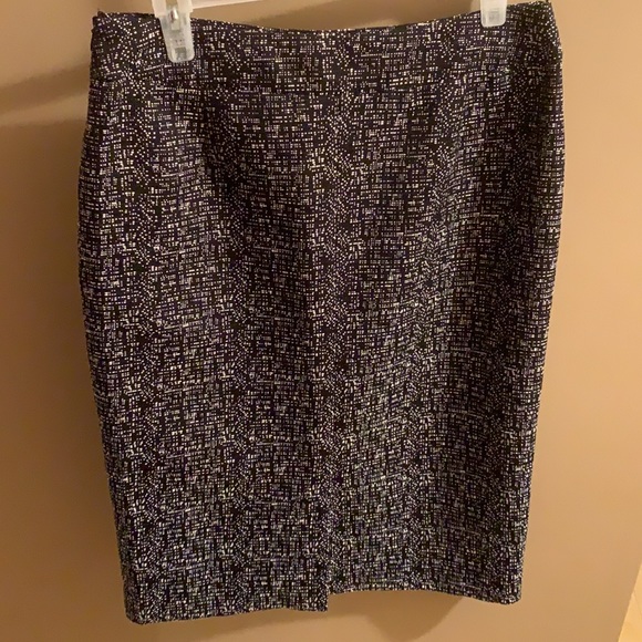 Kerry Brooke skirt, size 8P, EUC - Picture 2 of 4